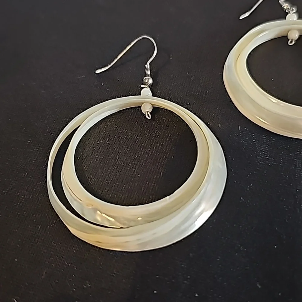 2 Pair of Sea Shell Pierced Earrings🐈14